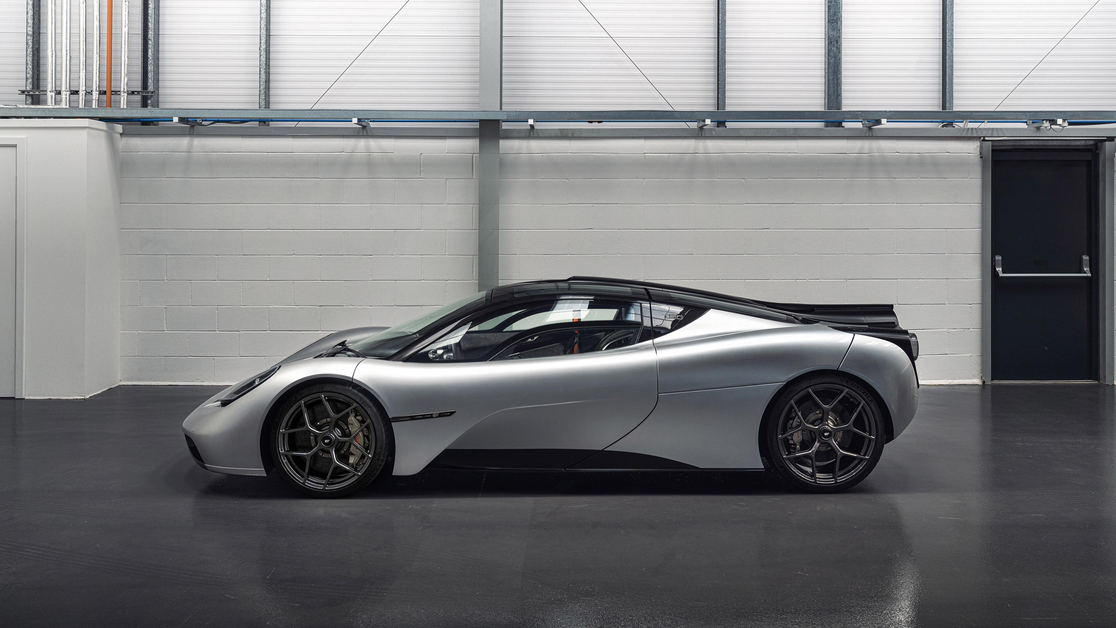 当北欧风暴席卷高原，F1赛道为何响起英超旋律？