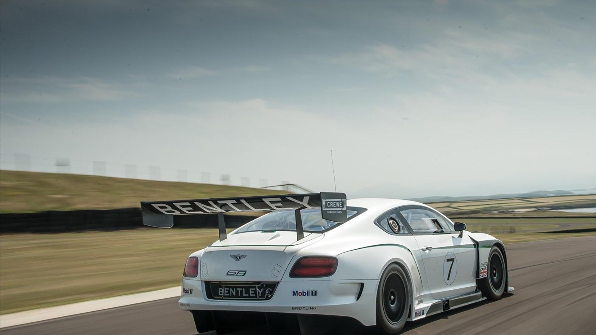 从安第斯山到银石赛道，当玻利维亚掀翻切尔西，法比尼奥在F1的涡轮增压革命